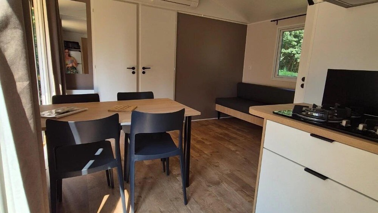 Photo of Others in Le Change