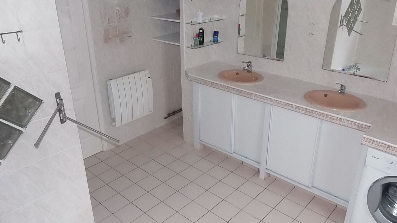 Photo of Bathroom in Segre-en-Anjou-Bleu