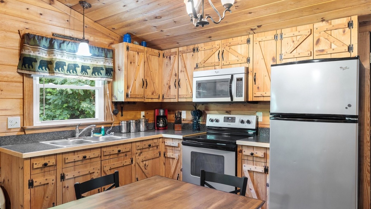Photo of Kitchen in Hood