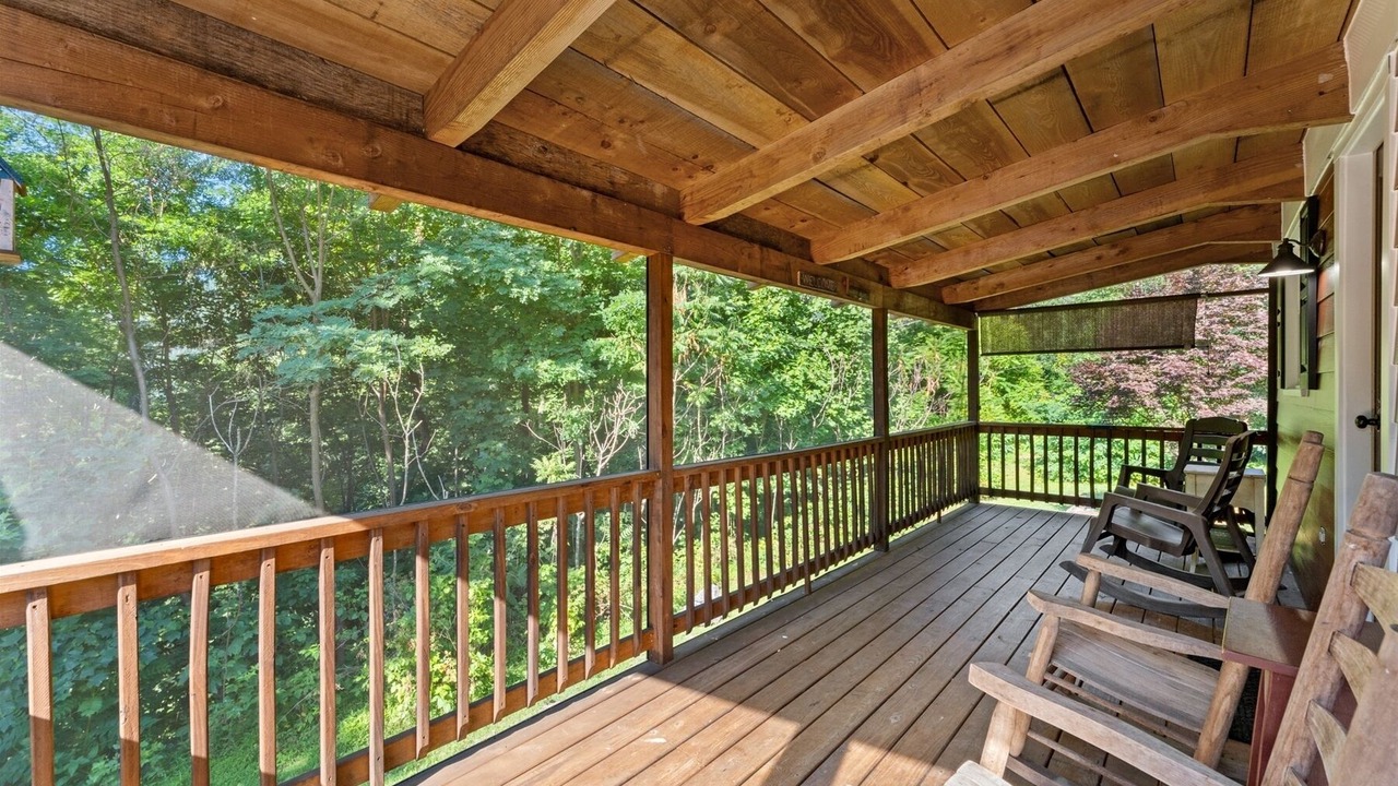 Photo of Patio Balcony in Hood