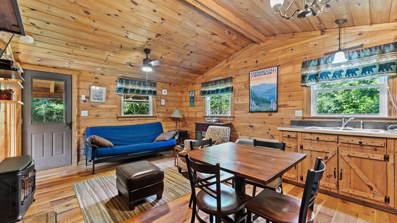 Photo of Livingroom in Hood
