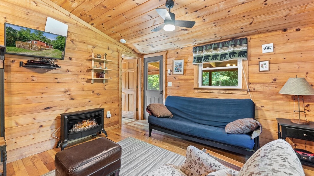 Photo of Livingroom in Hood
