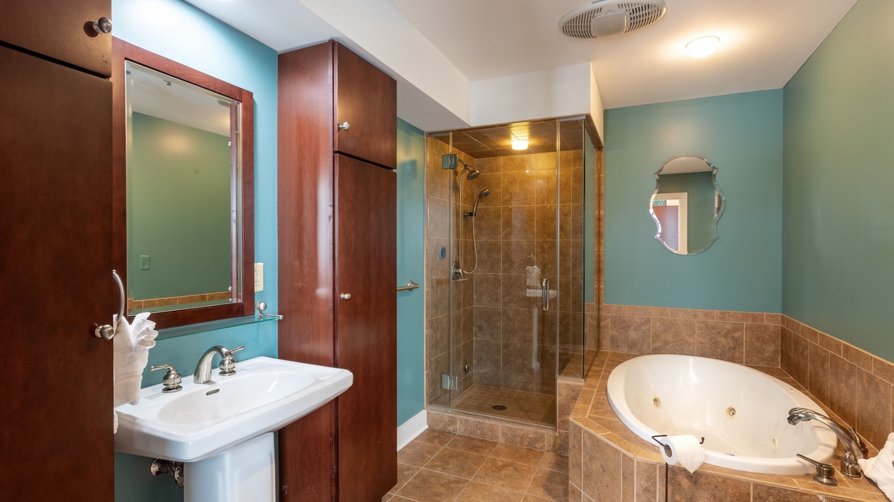 Photo of Bathroom in Downtown Niagara Falls