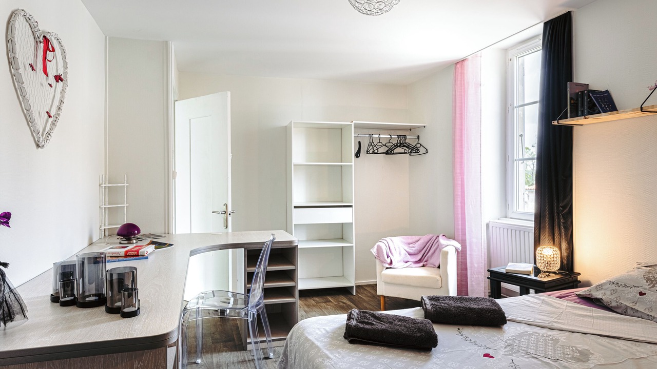 Photo of Bedroom in Saint-Hilaire-des-Loges