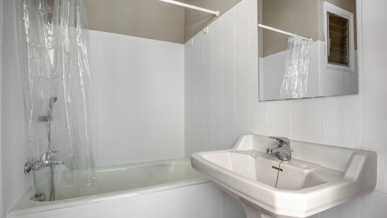 Photo of Bathroom in Sants
