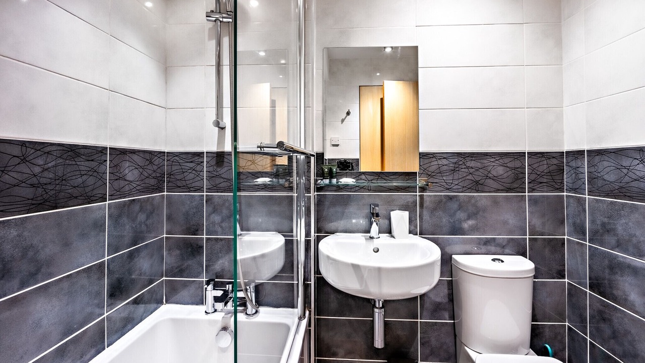 Photo of Bathroom in City Centre Glasgow