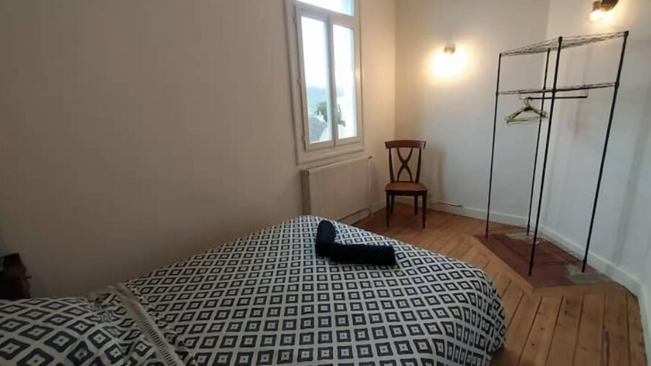 Photo of Bedroom in Deville-les-Rouen