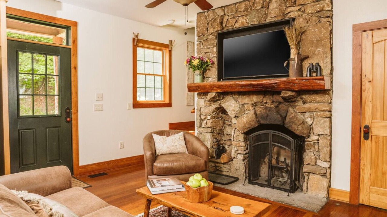 Photo of Livingroom in Lansing