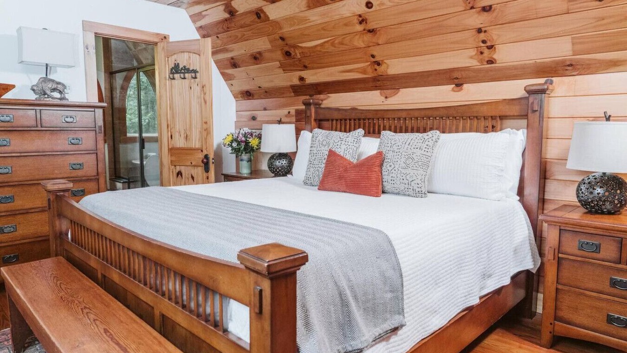 Photo of Bedroom in Lansing