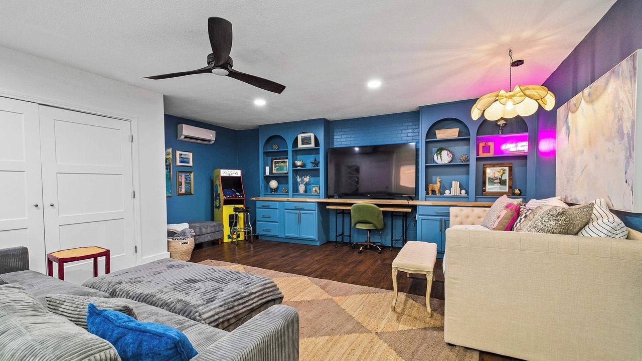 Photo of Livingroom in West Oak Hill