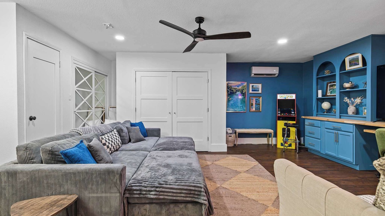 Photo of Livingroom in West Oak Hill