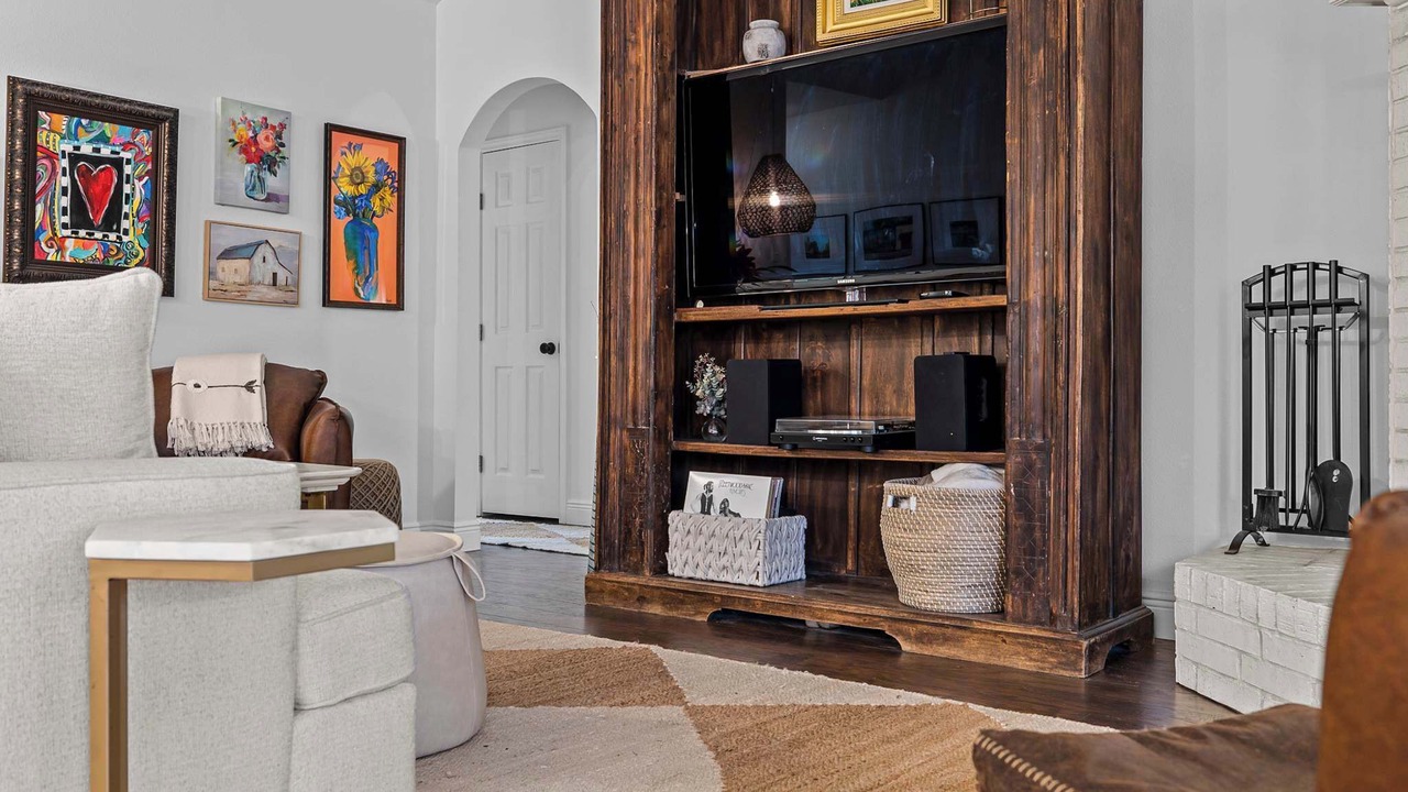 Photo of Livingroom in West Oak Hill