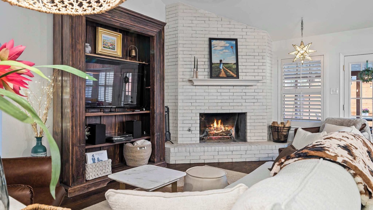 Photo of Livingroom in West Oak Hill