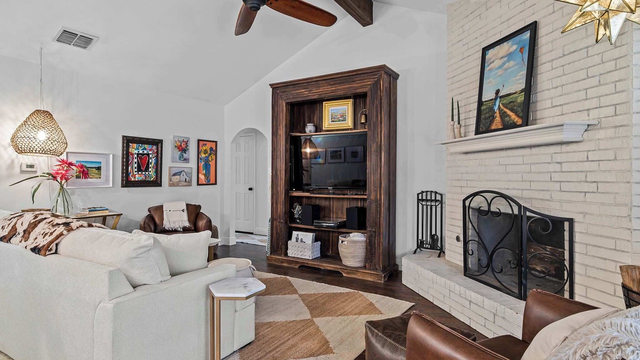 Photo of Livingroom in West Oak Hill