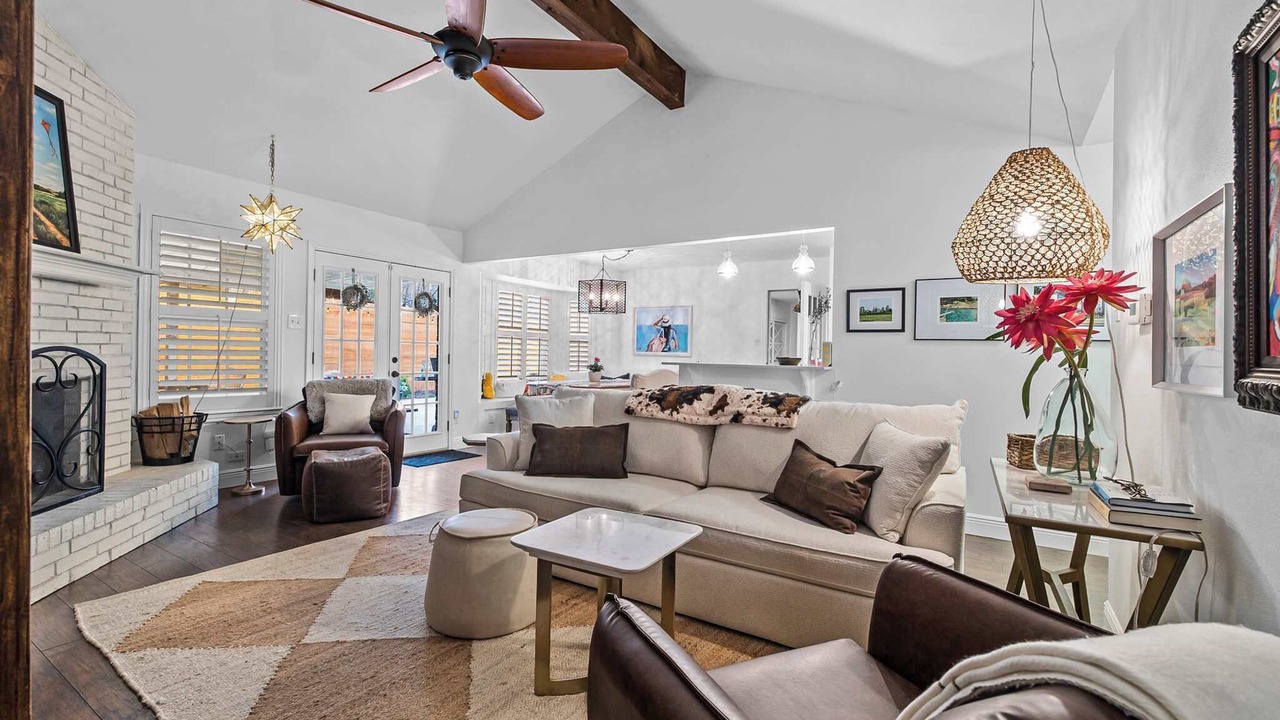 Photo of Livingroom in West Oak Hill