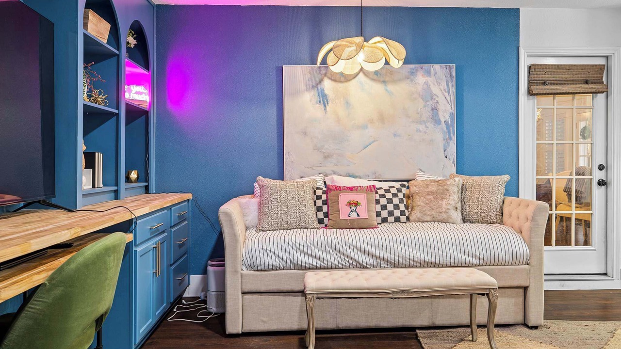 Photo of Livingroom in West Oak Hill