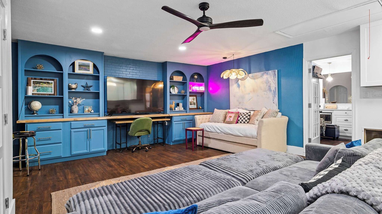 Photo of Livingroom in West Oak Hill