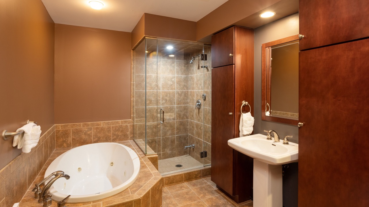 Photo of Bathroom in Downtown Niagara Falls