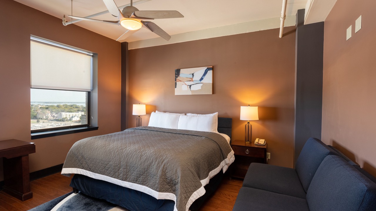 Photo of Bedroom in Downtown Niagara Falls