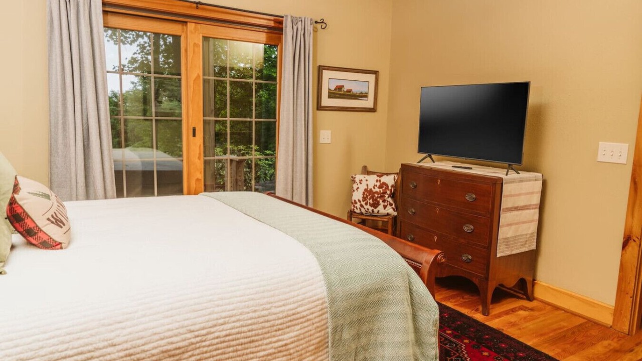 Photo of Bedroom in Lansing