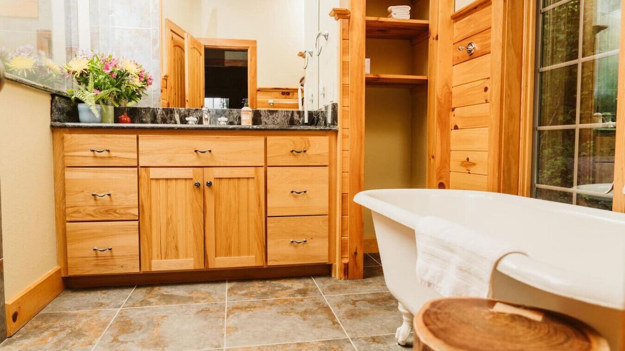 Photo of Bathroom in Lansing