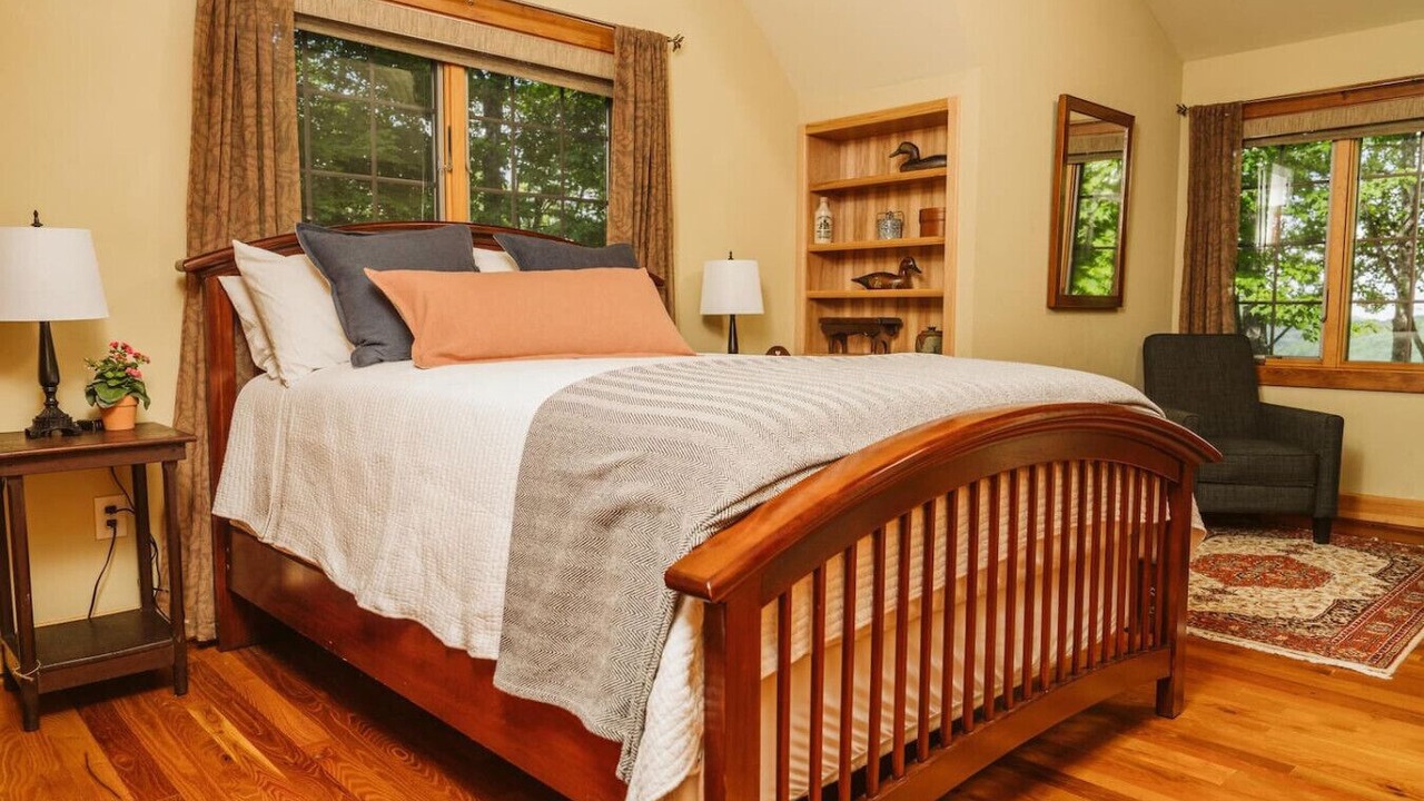 Photo of Bedroom in Lansing