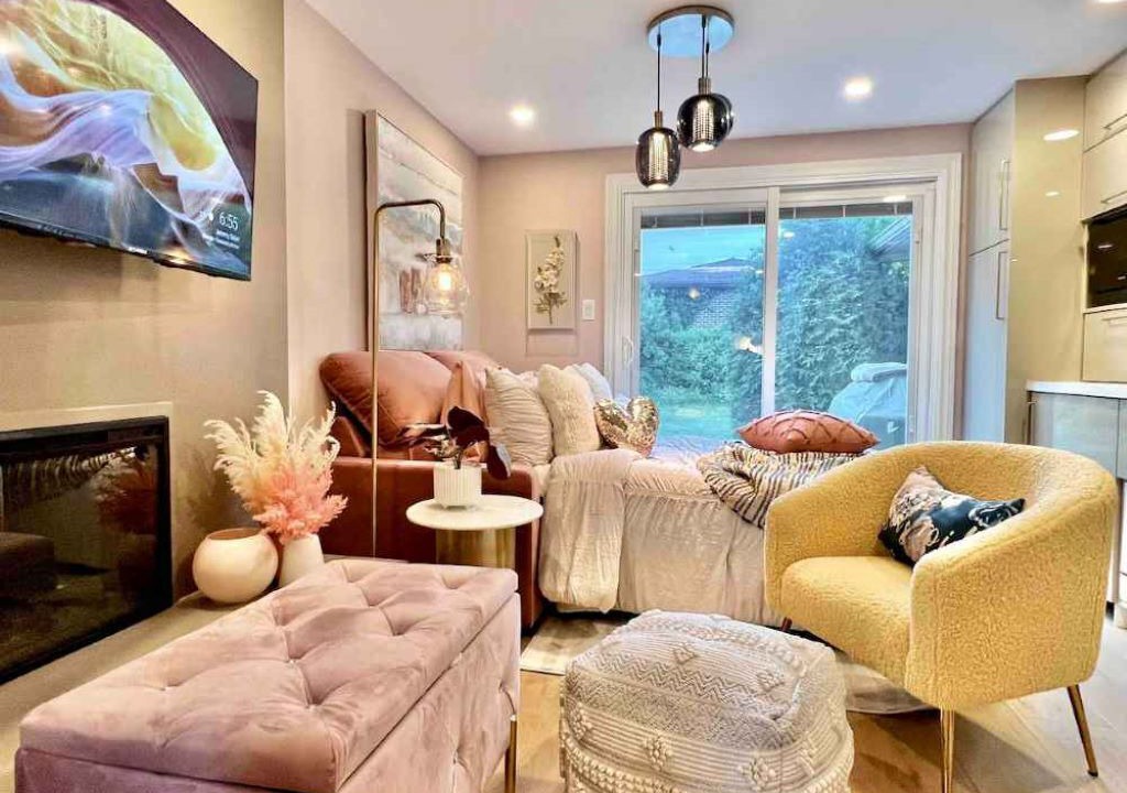 Photo of Livingroom in Thornhill
