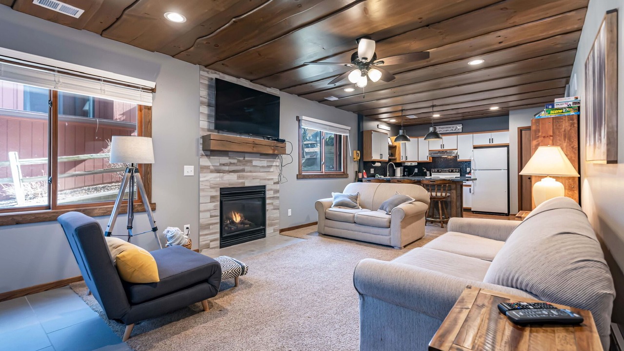 Photo of Livingroom in Lake Delton