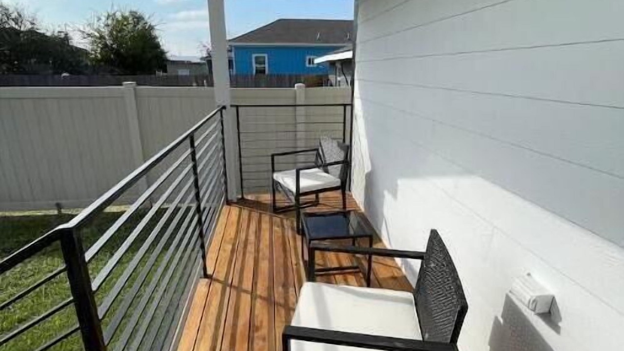 Photo of Patio Balcony in Kenner - Louis Armstrong International Airport