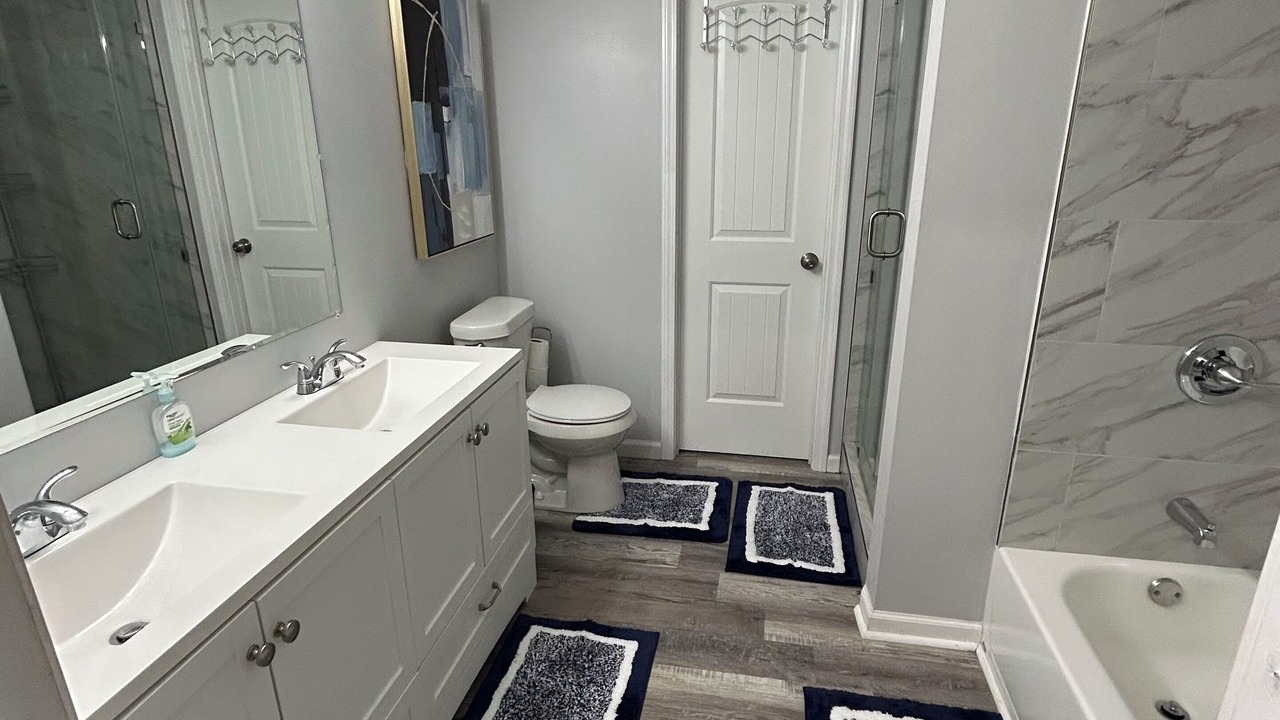 Photo of Bathroom in Kenner - Louis Armstrong International Airport
