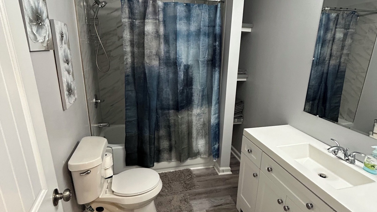 Photo of Bathroom in Kenner - Louis Armstrong International Airport