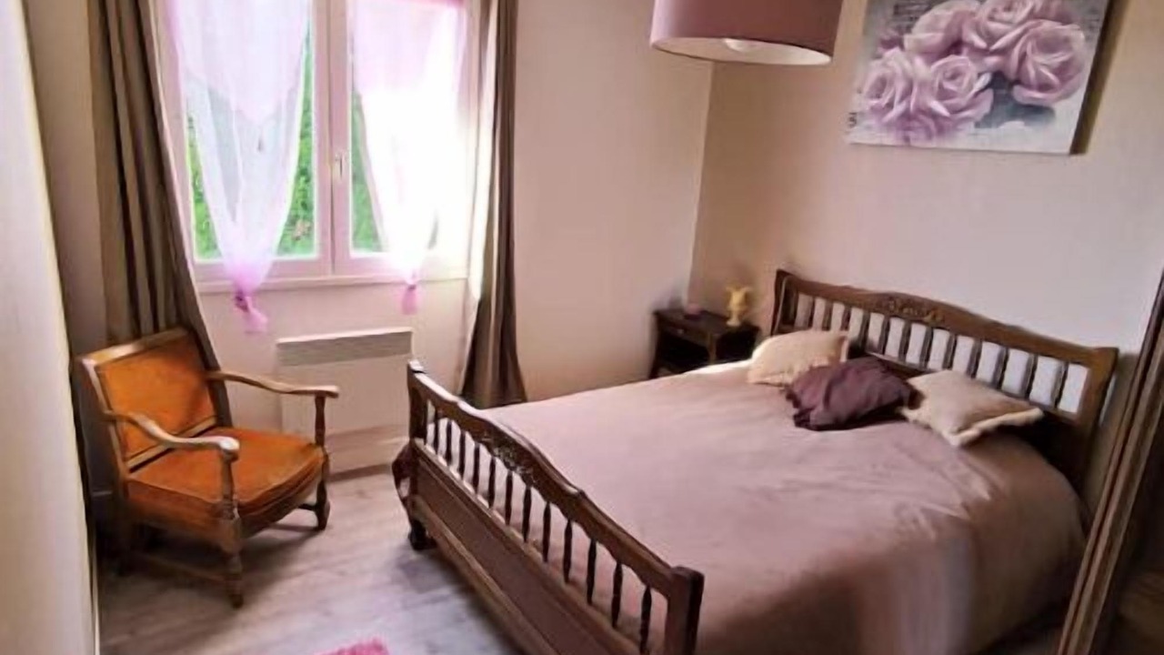 Photo of Bedroom in Lanobre