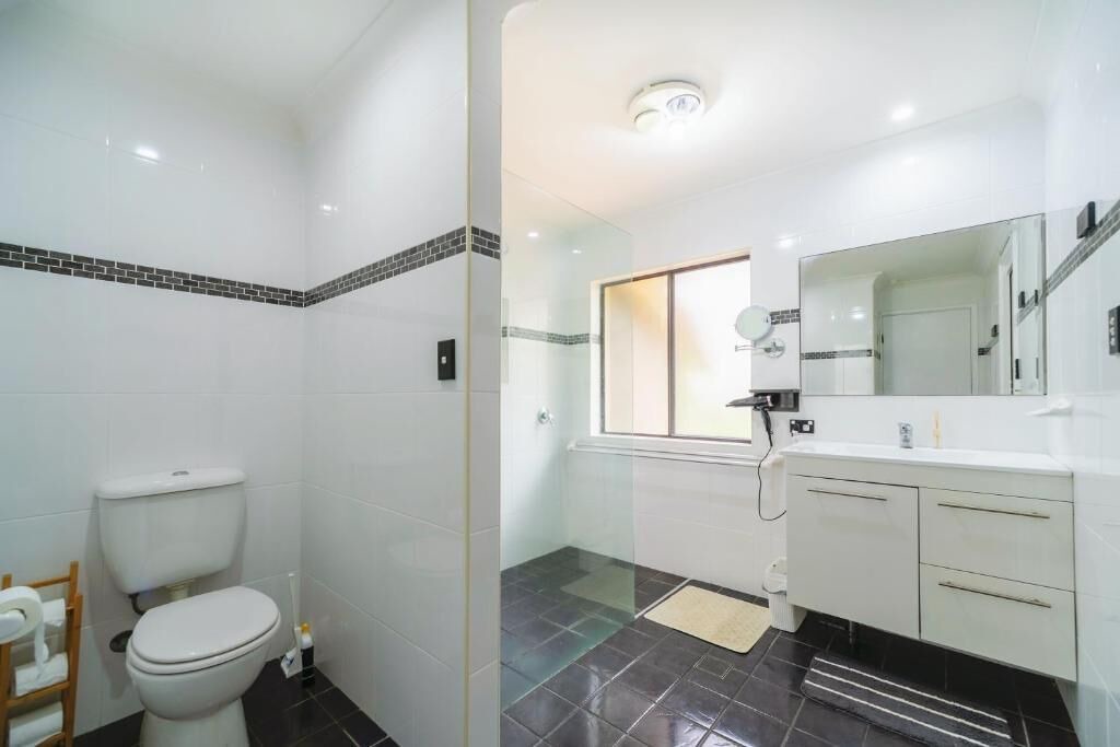 Photo of Bathroom in Morisset Park