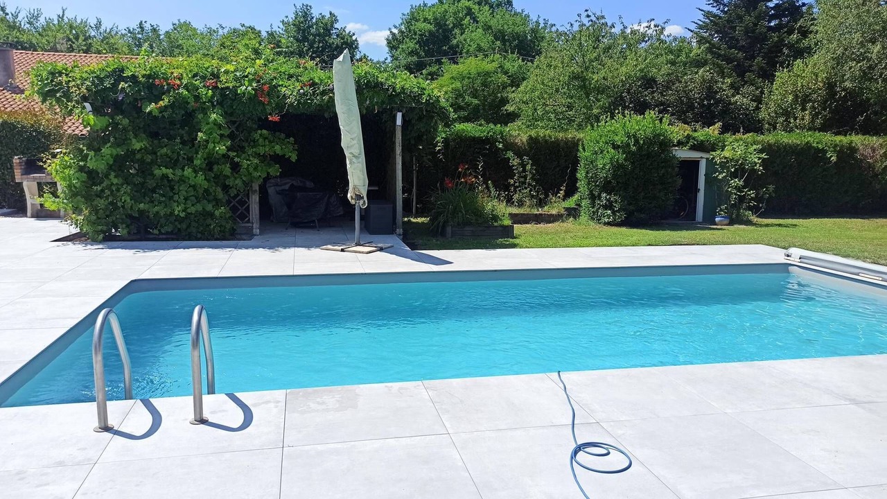 Photo of Outdoor in Salles