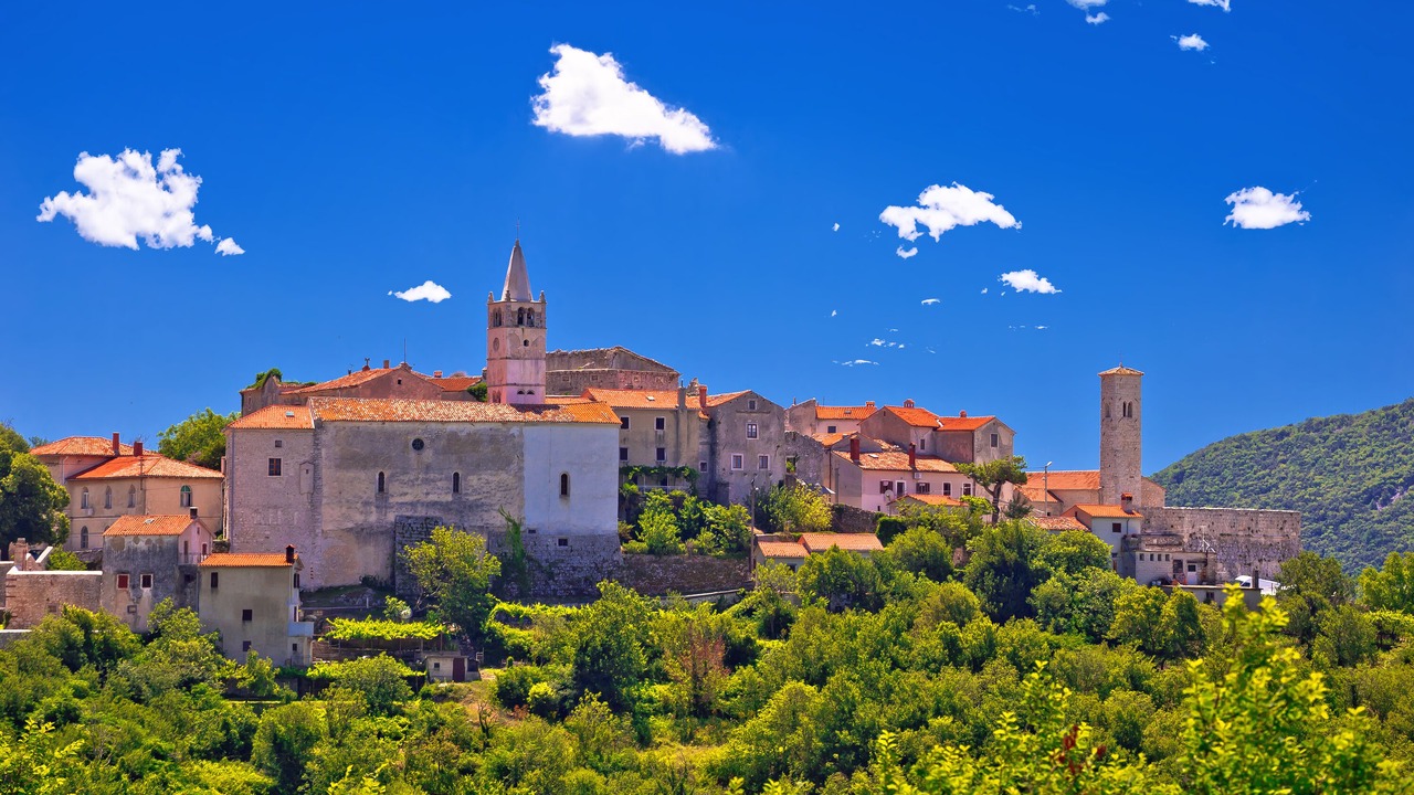 Photo of Others in Plomin
