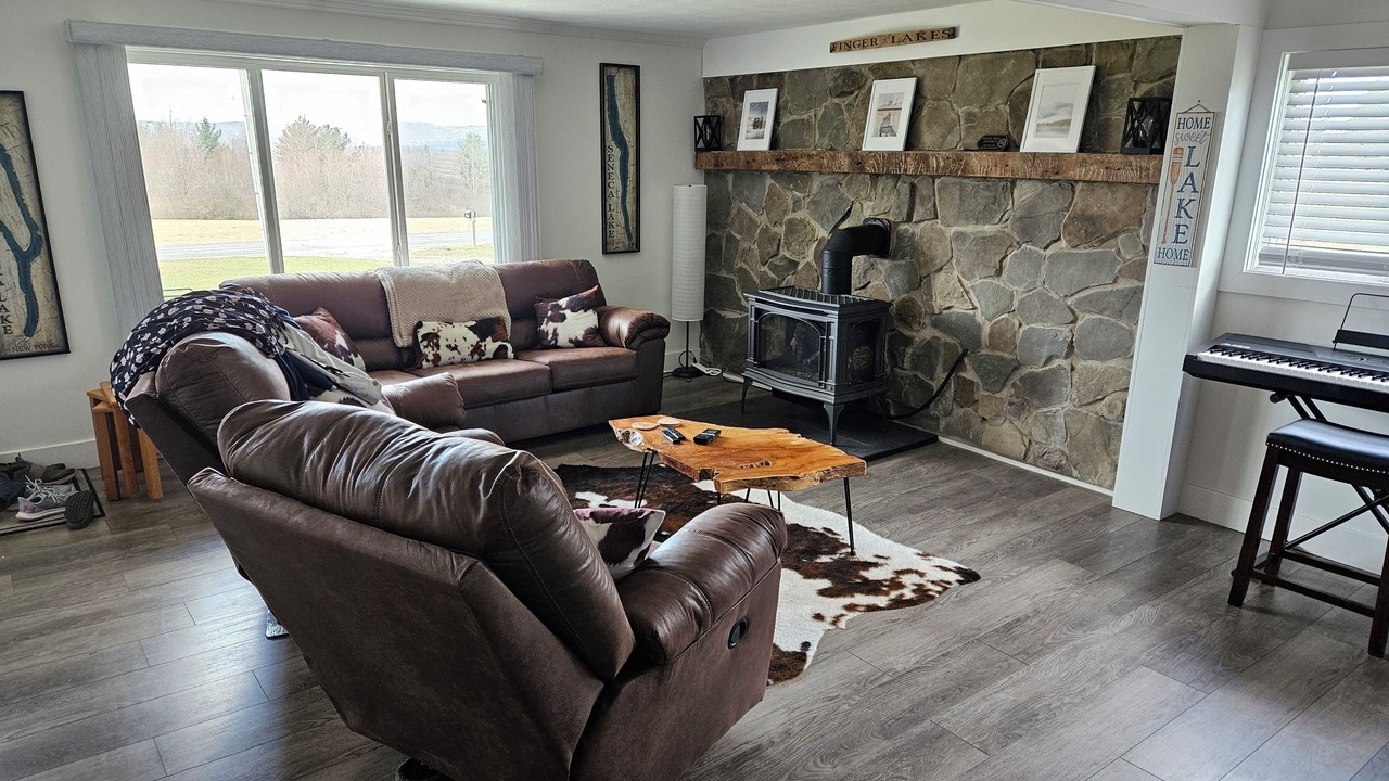 Photo of Livingroom in Hammondsport