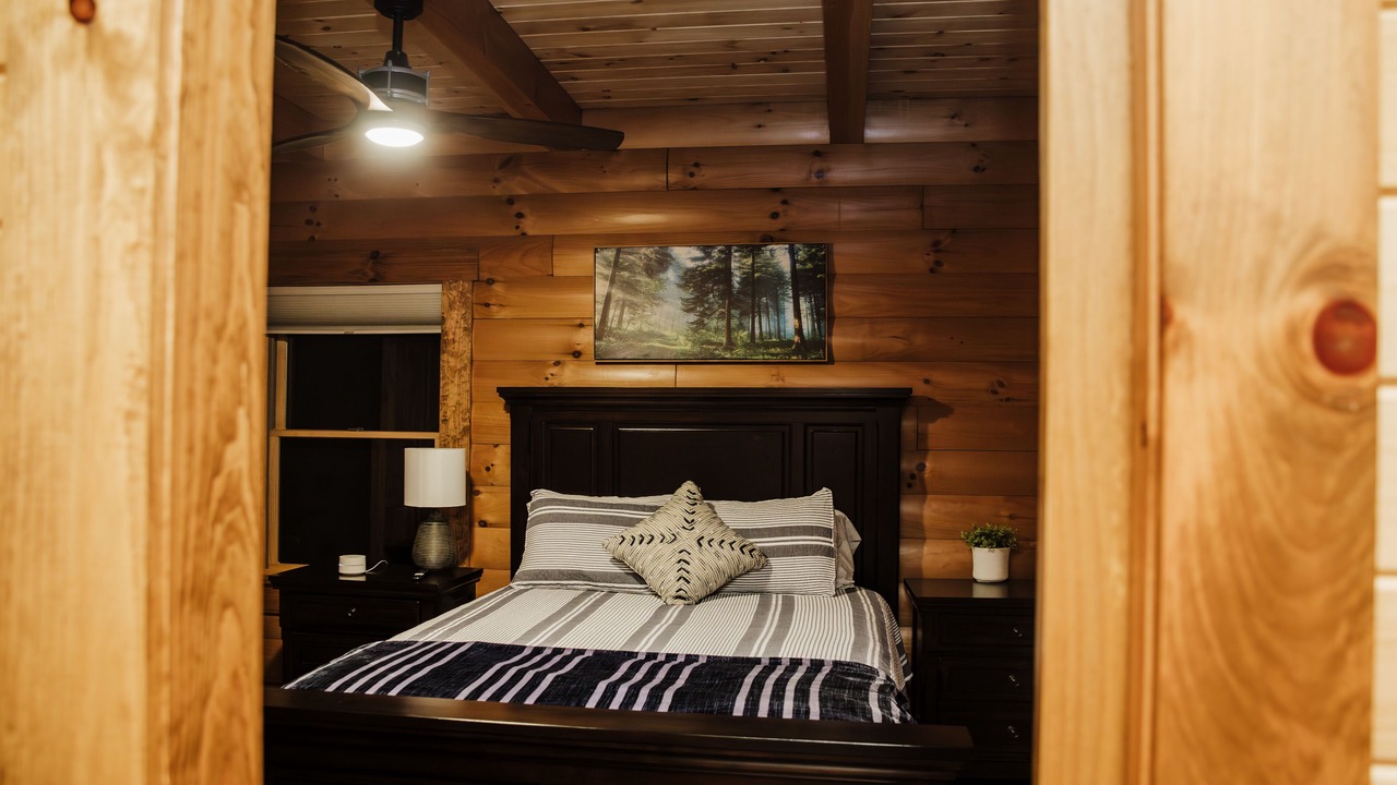 Photo of Bedroom in Nelsonville