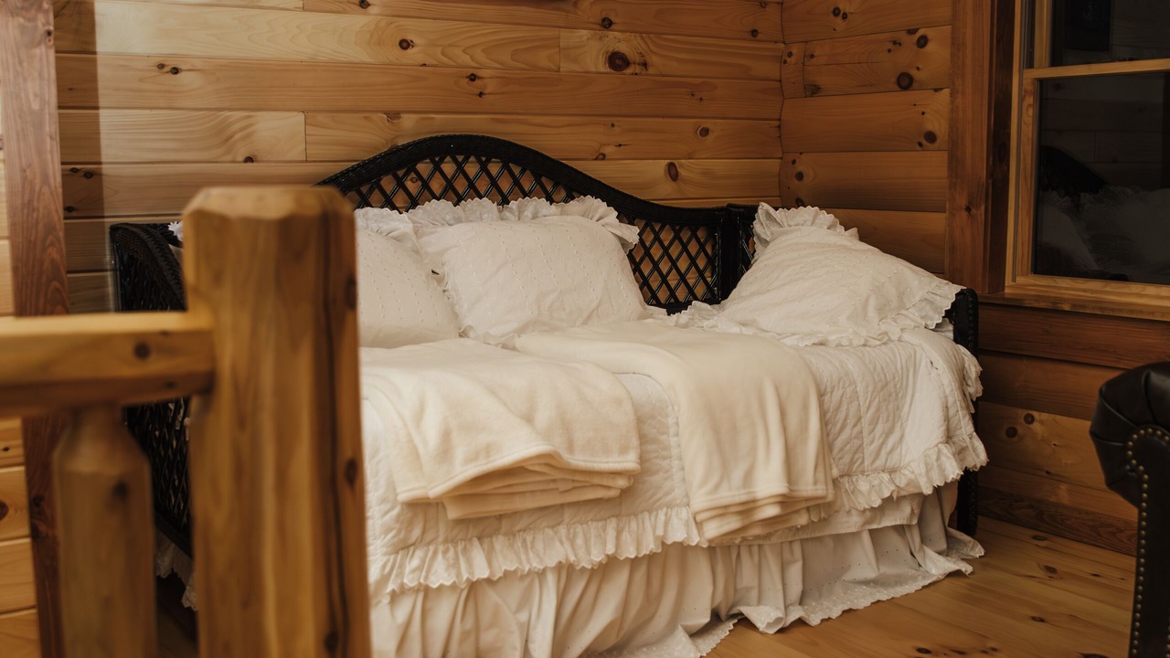 Photo of Bedroom in Nelsonville