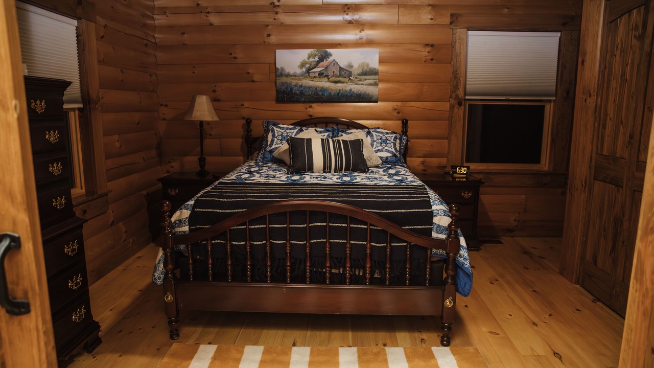 Photo of Bedroom in Nelsonville