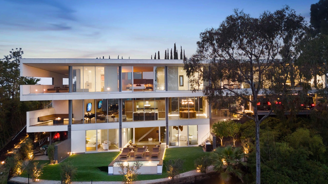 Photo of Others in Hollywood Hills