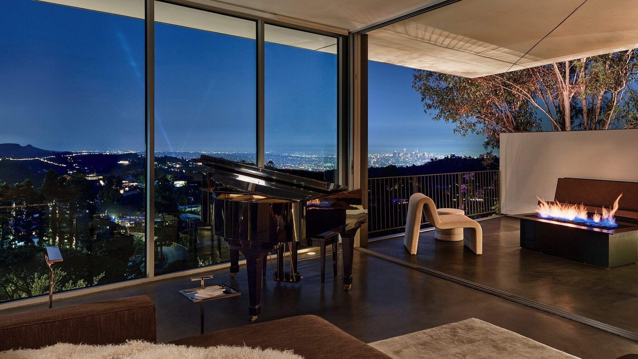 Photo of Others in Hollywood Hills