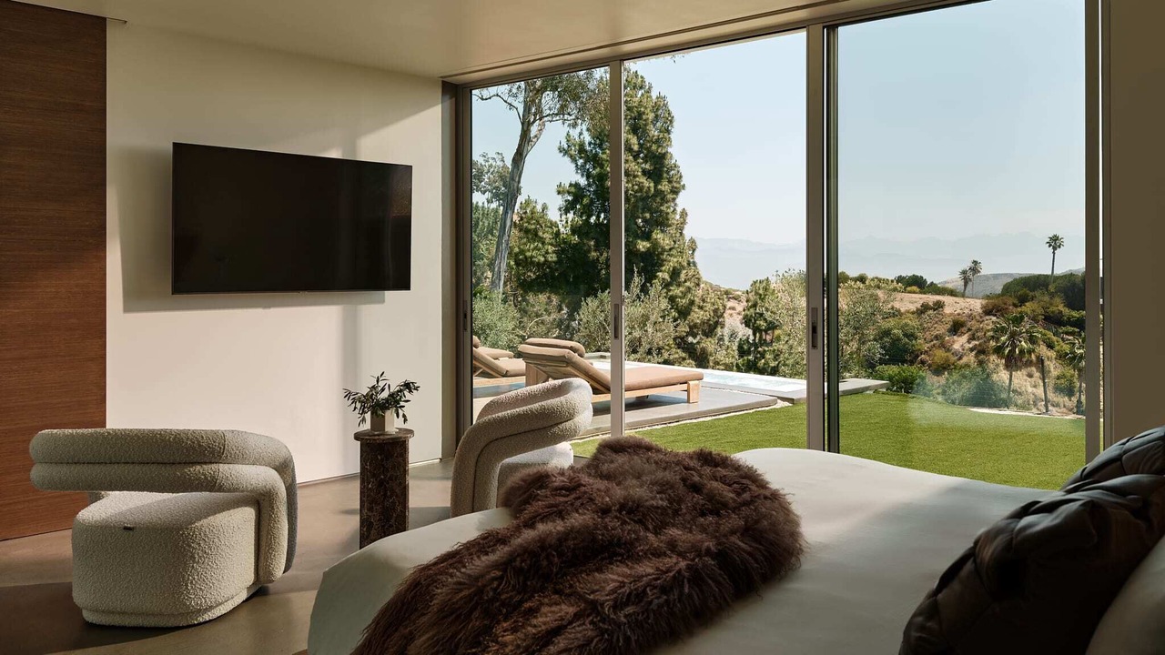 Photo of Others in Hollywood Hills