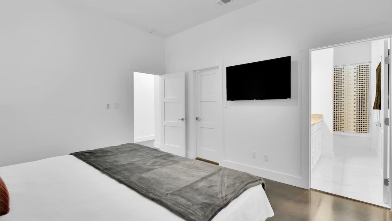 Photo of Bedroom in Cottonwood Shores