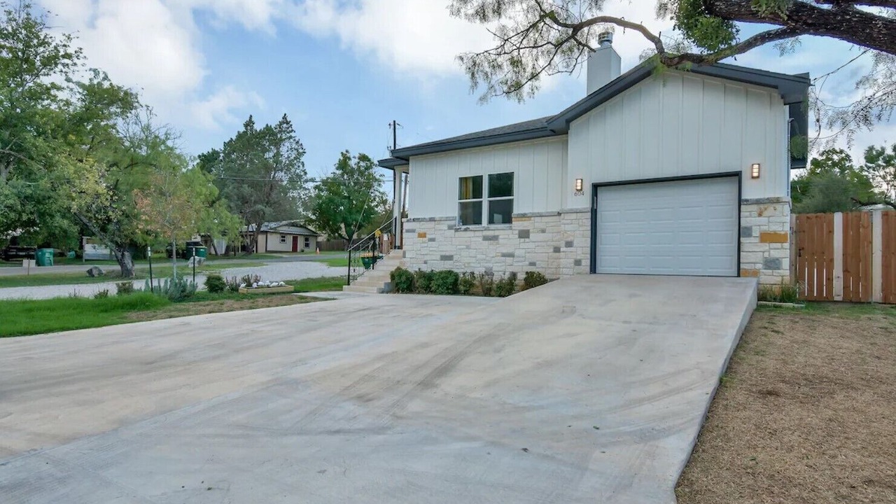 Photo of Outdoor in Cottonwood Shores