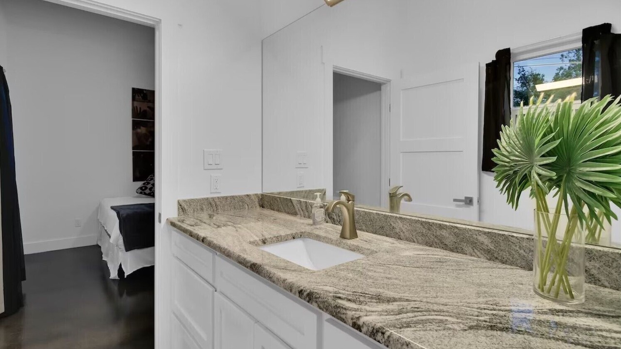 Photo of Bathroom in Cottonwood Shores