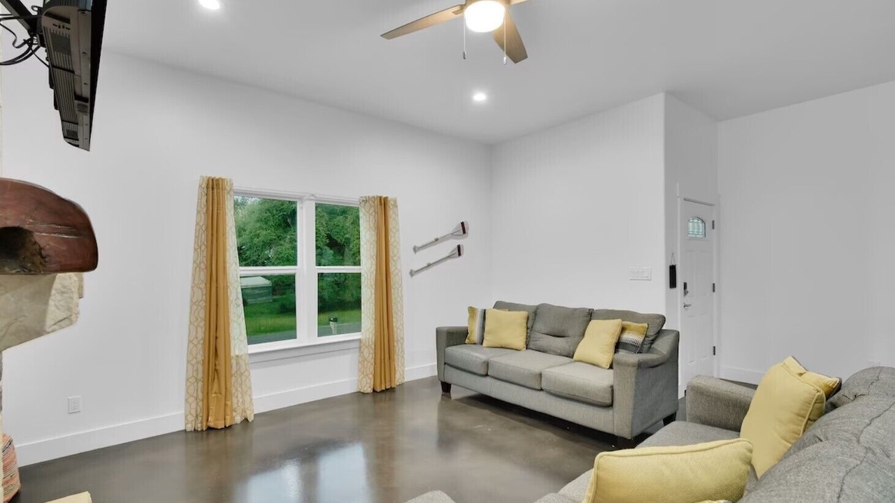 Photo of Livingroom in Cottonwood Shores
