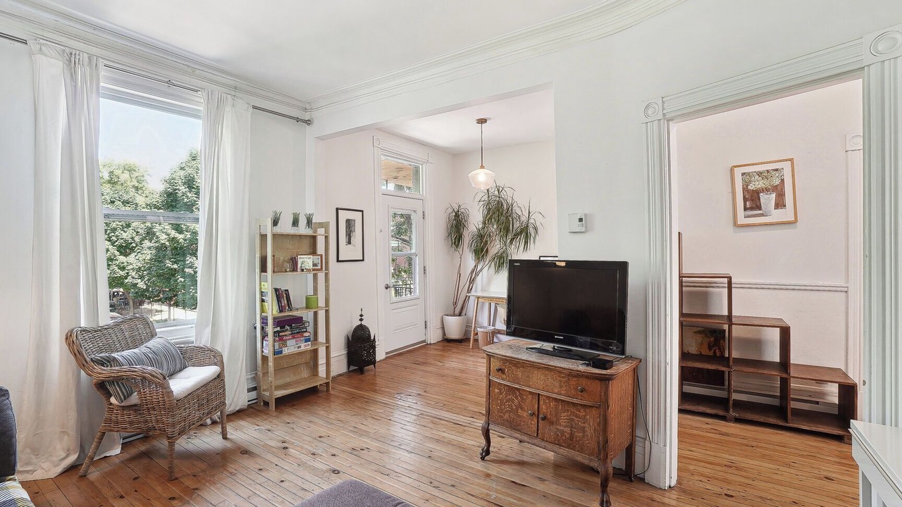 Photo of Livingroom in De Lorimier