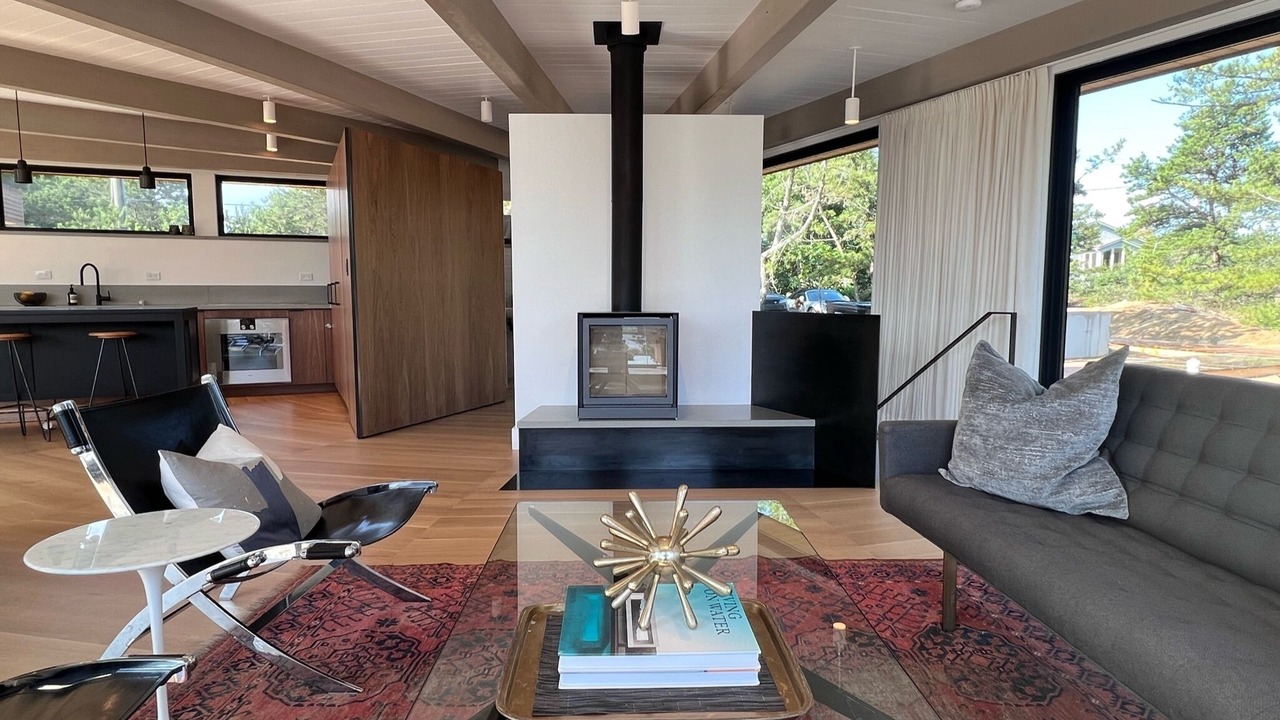 Photo of Livingroom in Indian Neck Heights