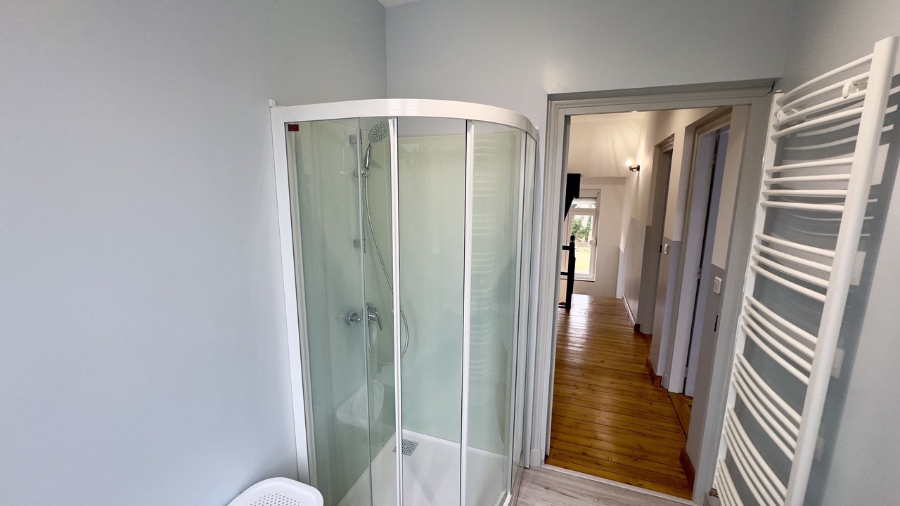 Photo of Bathroom in Epehy