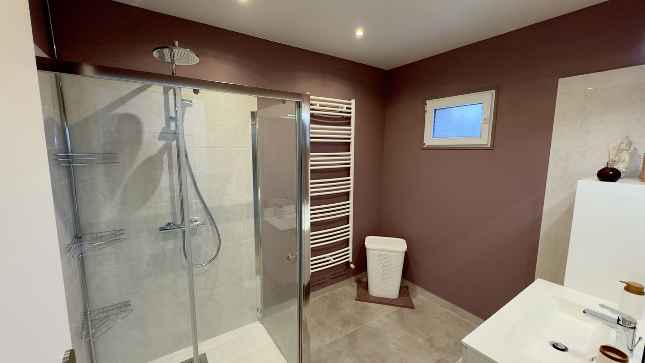 Photo of Bathroom in Epehy